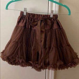 Poofy brown pettiskirt 6-8y